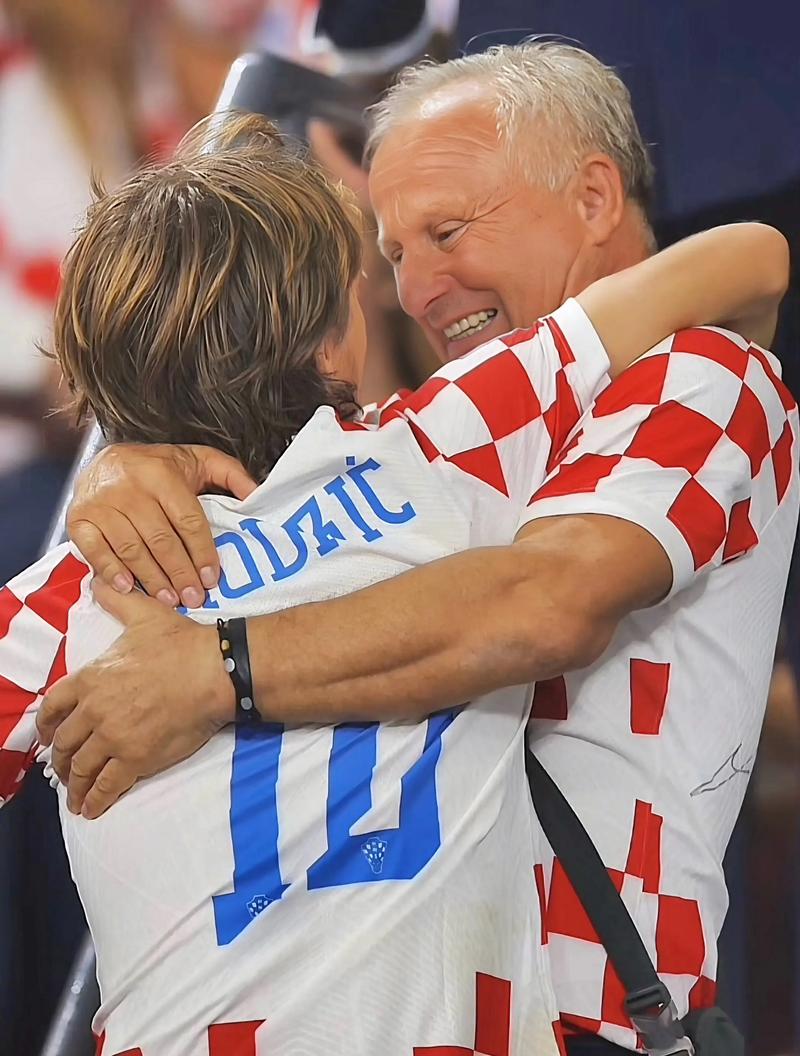 2025赛季足协杯现场观众总人数为505278人次，场均8020人