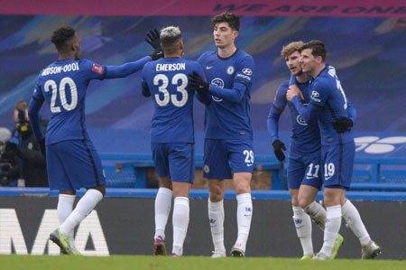 官方：因球迷对阿奇姆彭的歧视言行，成都蓉城被罚款50万元